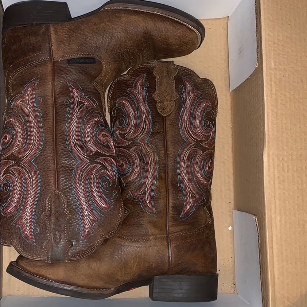 Justin boots (size 6)